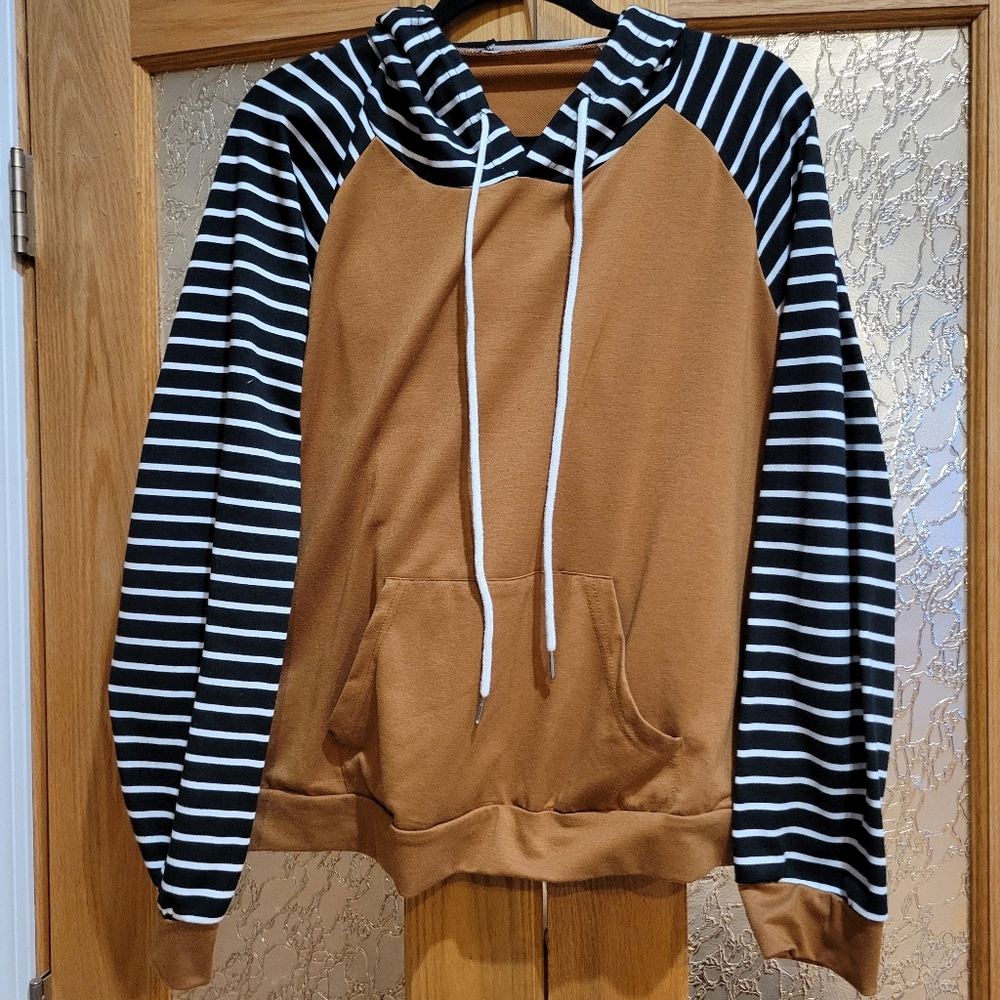1x hoodie.  Super comfyraglan sleve.